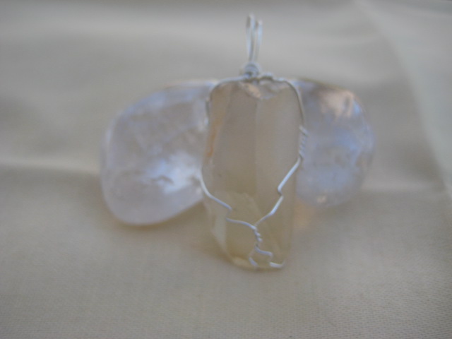 Golden Lemurian is a very healing crystal 2798